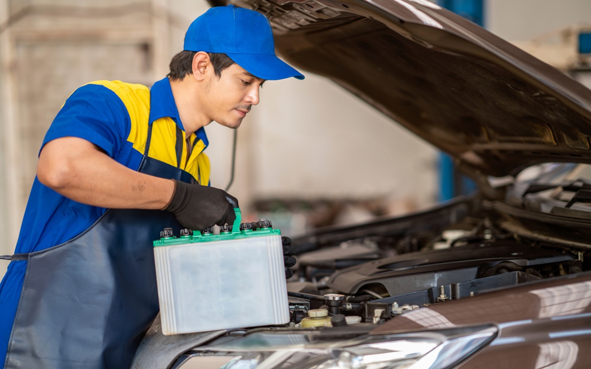 Guide to Jump-Start a Dead Car Battery Safely